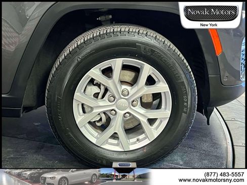 Used 2023 Jeep Grand Cherokee Limited w/ Luxury Tech Group II image 9