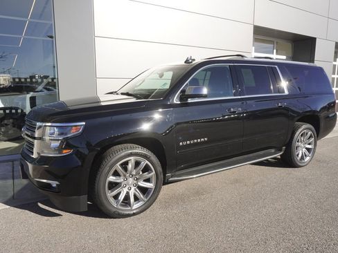 Used 2017 Chevrolet Suburban Premier image 3