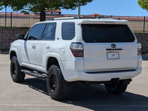 Used 2022 Toyota 4Runner SR5 Premium w/ Moonroof Package AWD/4WD image 4