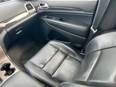 Used 2017 Jeep Grand Cherokee Overland image 10