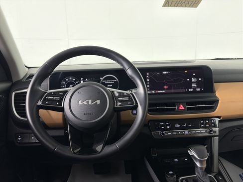 Used 2024 Kia Seltos EX image 18