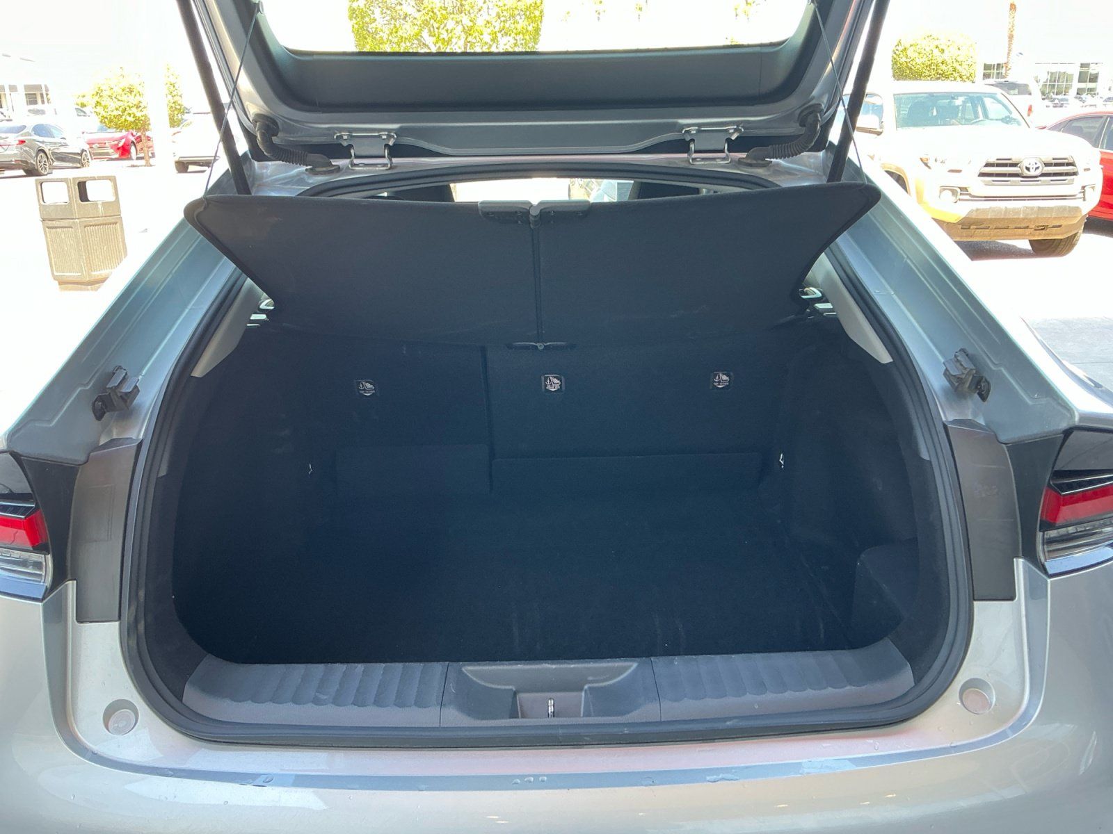 Certified 2025 Toyota Prius LE FWD image 30