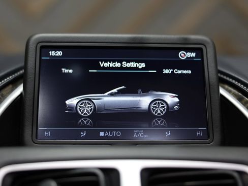 Used 2019 Aston Martin DB11 Volante image 28