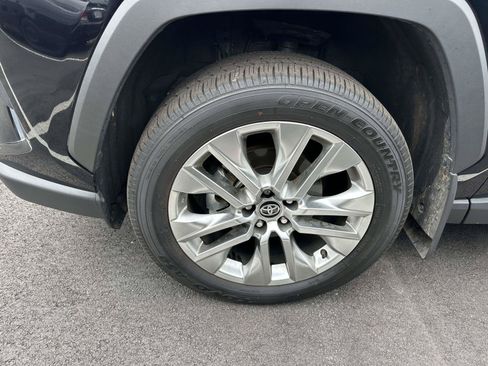 Used 2025 Toyota RAV4 XLE Premium FWD image 4