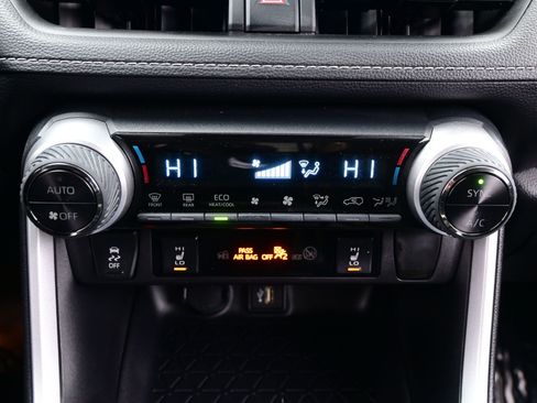 Used 2025 Toyota RAV4 XLE w/ Convenience Package image 21