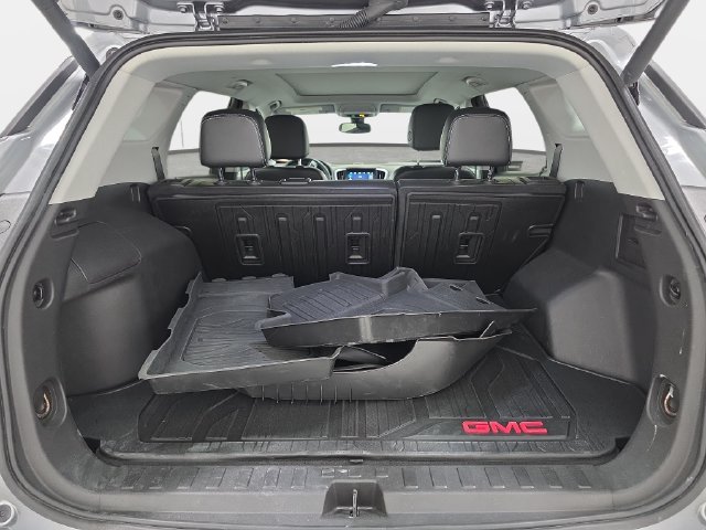 Used 2023 GMC Terrain SLT w/ LPO, Floor Liner Package AWD/4WD image 32