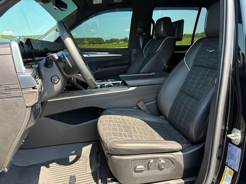 Used 2025 Cadillac Escalade V AWD/4WD image 8