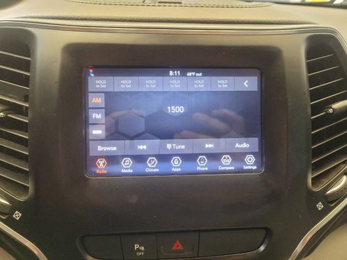 Used 2020 Jeep Cherokee Latitude Plus FWD image 25