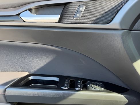 Used 2016 Ford Fusion SE FWD image 20