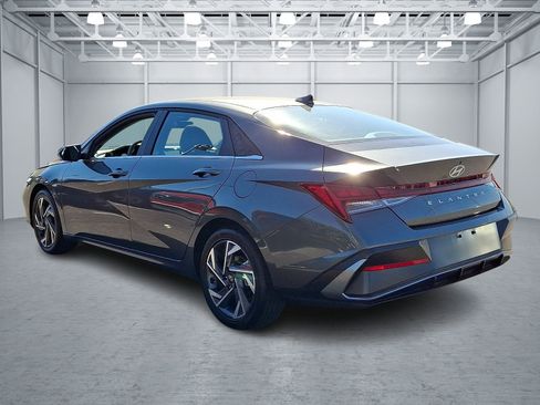 Certified 2025 Hyundai Elantra SEL FWD image 4