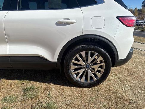 Certified 2022 Ford Escape Titanium w/ Class II Trailer Tow Package image 34