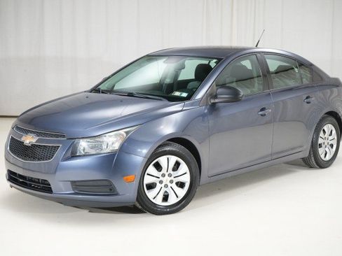 Used 2013 Chevrolet Cruze LS image 1