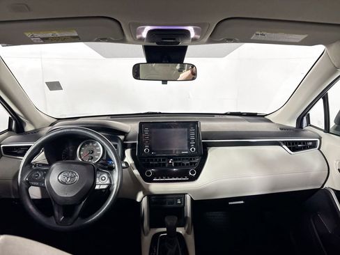 Used 2022 Toyota Corolla Cross L image 12