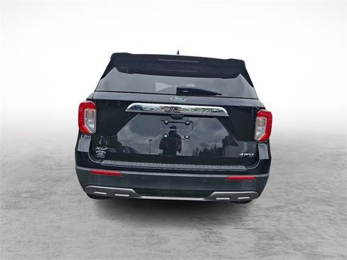 Certified 2022 Ford Explorer XLT w/ Equipment Group 202A image 5