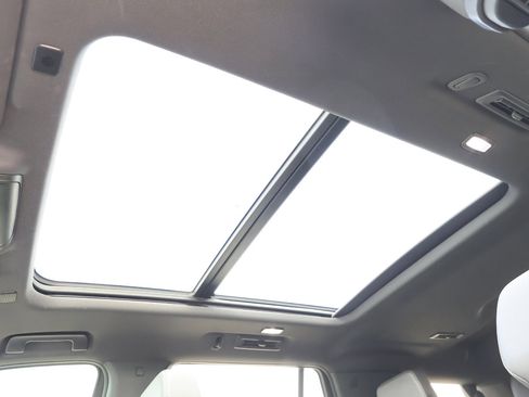 Used 2022 Chevrolet Tahoe Z71 w/ Luxury Package image 25