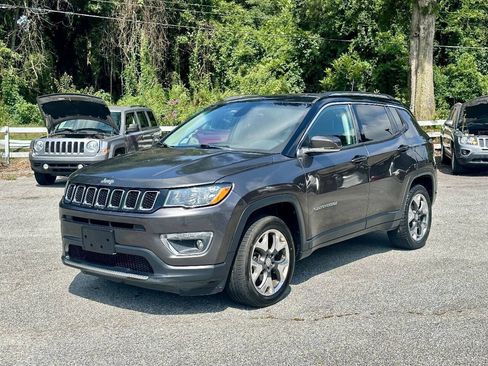 Used 2018 Jeep Compass Limited w/ Navigation Group AWD/4WD image 3