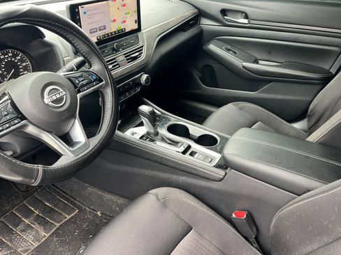 Used 2024 Nissan Altima 2.5 SV w/ SV Premium Package image 12