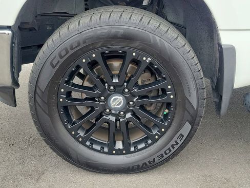 Used 2019 Nissan Titan SV AWD/4WD image 11