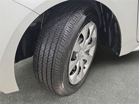 Certified 2025 Toyota Corolla LE image 27