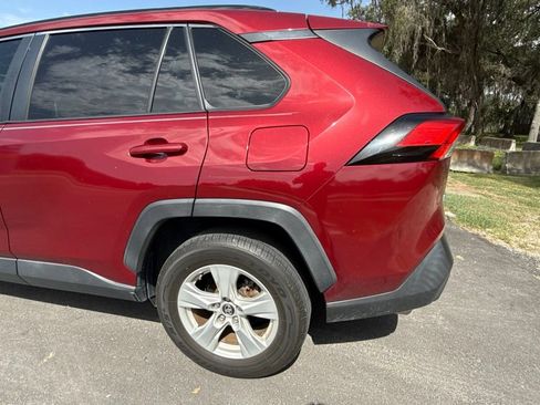 Used 2019 Toyota RAV4 XLE w/ Convenience Package FWD image 3