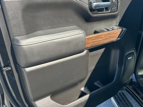 Certified 2022 Chevrolet Silverado 1500 High Country w/ Technology Package AWD/4WD image 17