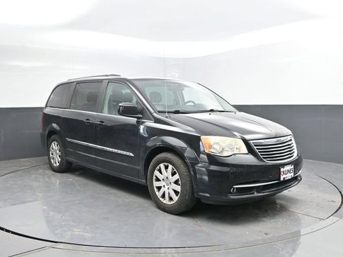 Used 2016 Chrysler Town & Country Touring FWD image 4