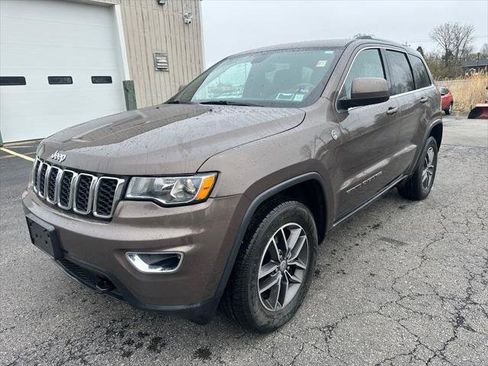 Certified 2018 Jeep Grand Cherokee Laredo AWD/4WD image 11