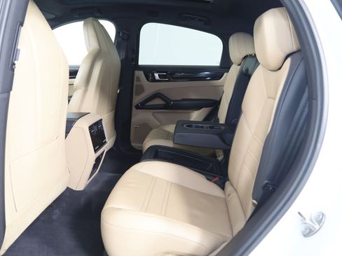 Used 2020 Porsche Cayenne AWD/4WD image 59