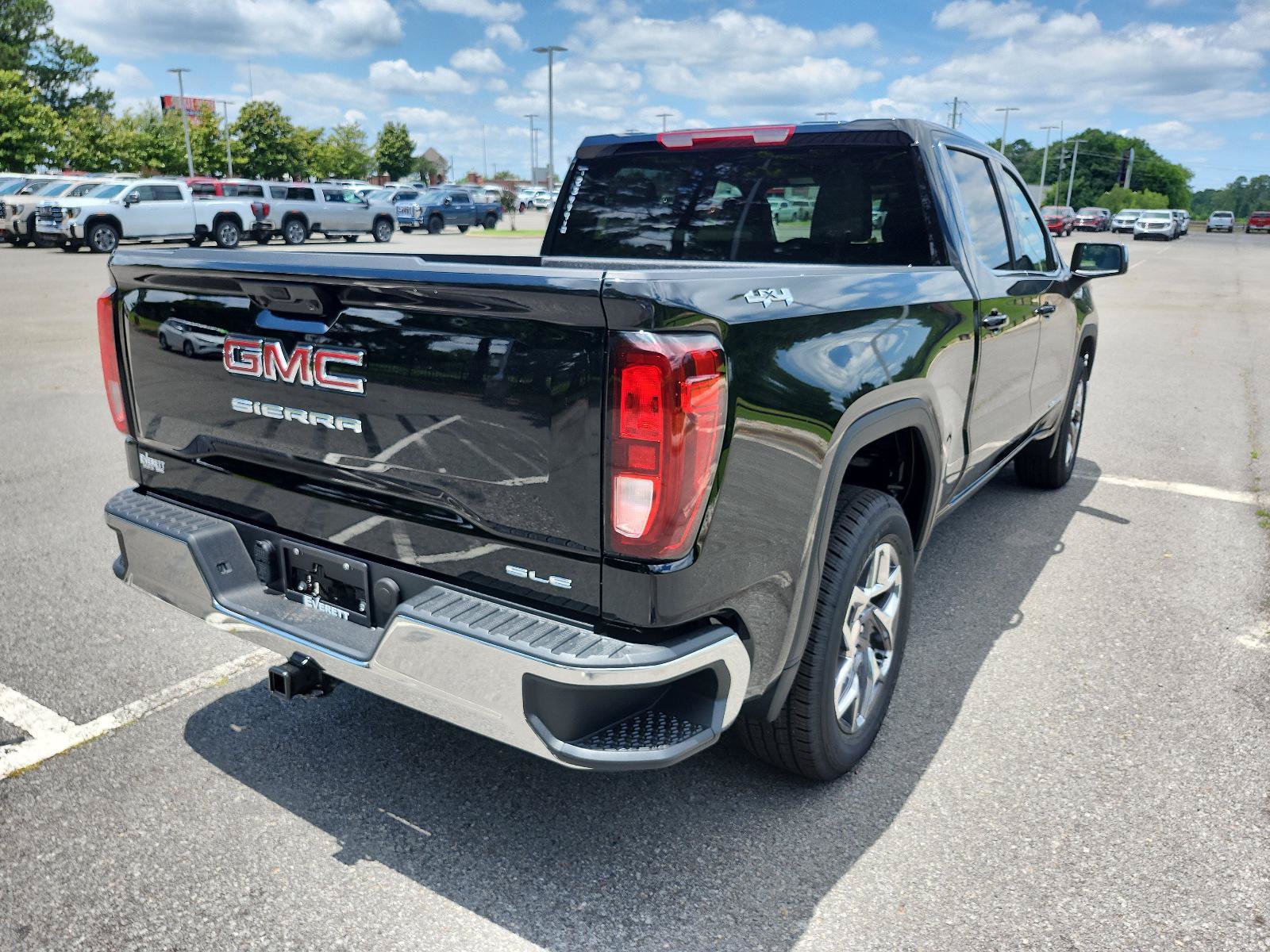 New 2026 GMC Sierra 1500 SLE AWD/4WD image 3