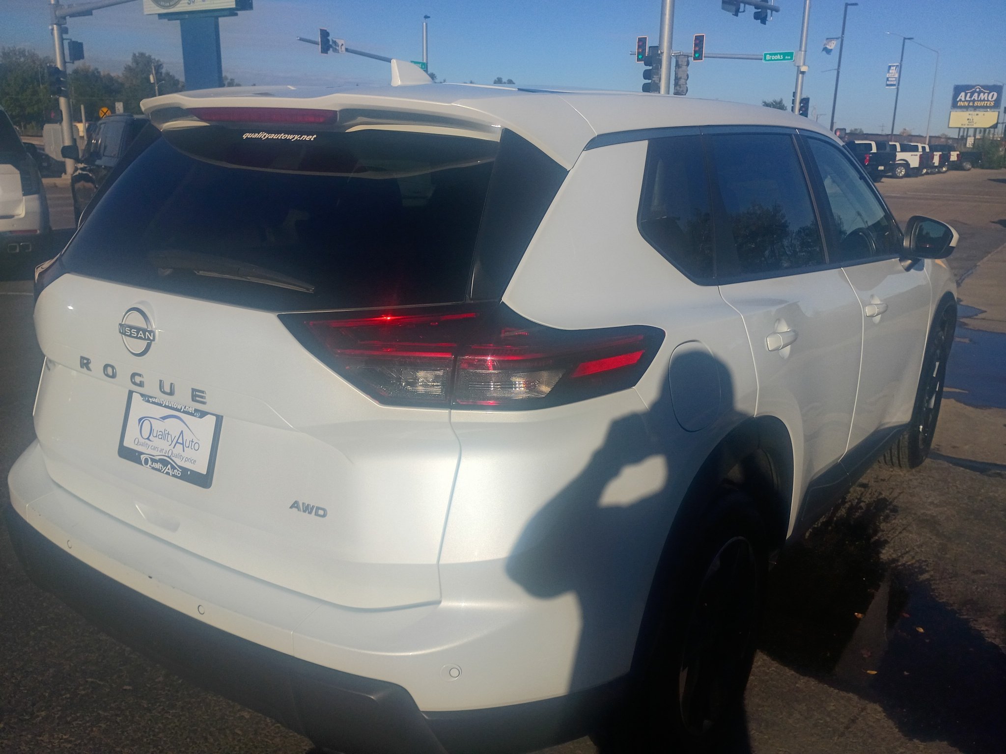 Used 2025 Nissan Rogue SV AWD/4WD image 6