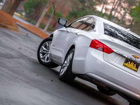 Used 2019 Chevrolet Impala LT image 25