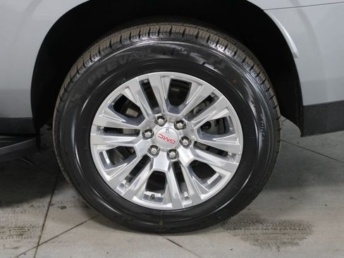 Used 2024 GMC Yukon XL Denali RWD image 21