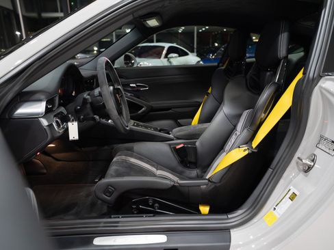 Used 2018 Porsche 911 GT3 RWD image 8