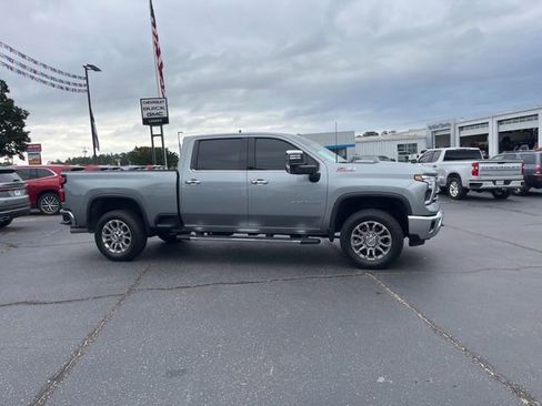Used 2024 Chevrolet Silverado 2500 LTZ w/ LTZ Plus Package AWD/4WD image 2