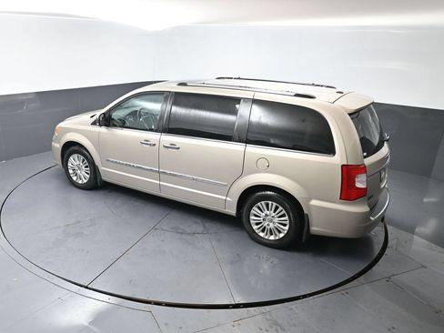 Used 2015 Chrysler Town & Country Limited Platinum w/ Trailer Tow Group FWD image 15