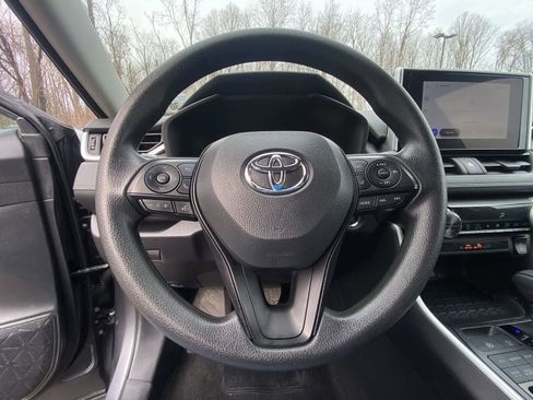 Used 2025 Toyota RAV4 XLE AWD/4WD image 36