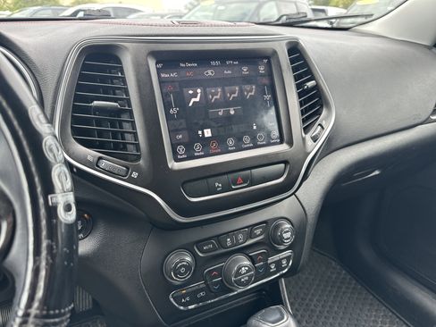 Used 2019 Jeep Cherokee Trailhawk w/ Comfort/Convenience Group AWD/4WD image 29