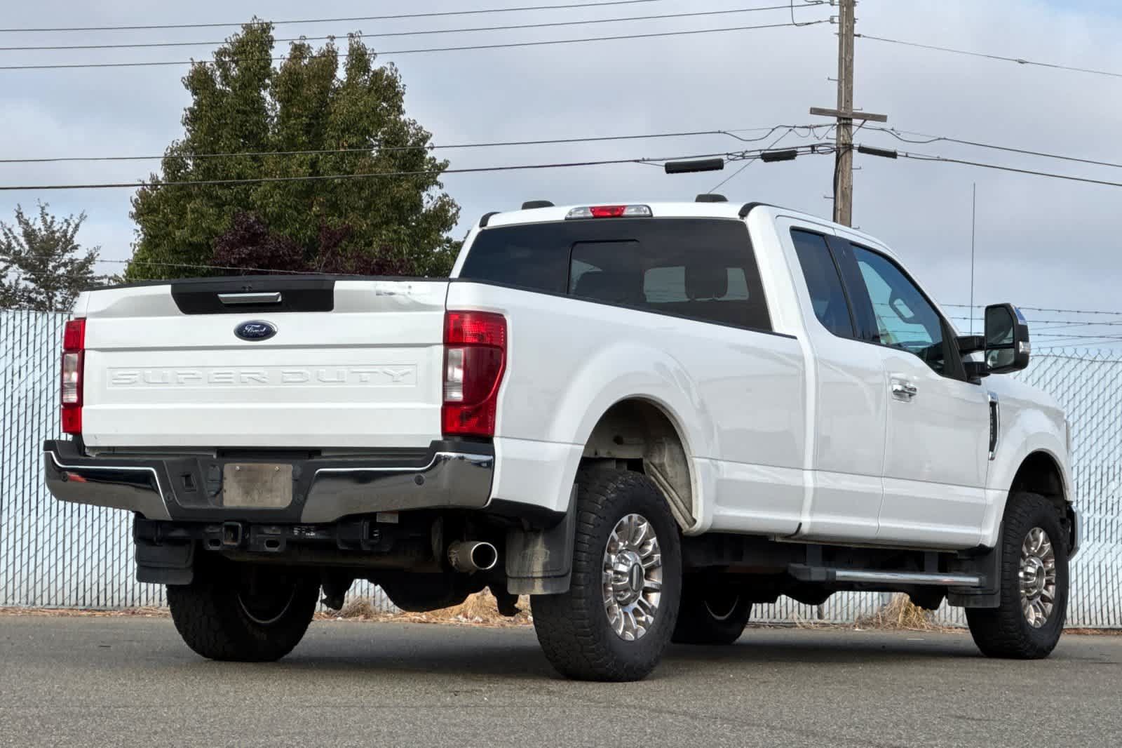 Used 2021 Ford F250 XLT w/ XLT Premium Package AWD/4WD image 3