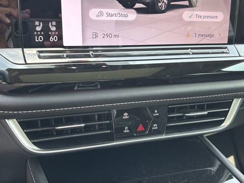 Used 2024 Volkswagen Atlas SEL Premium R-Line image 30