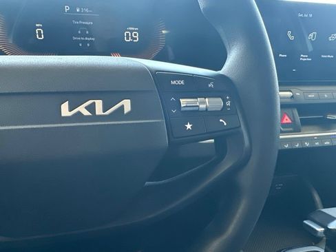 Used 2025 Kia K4 FWD image 12