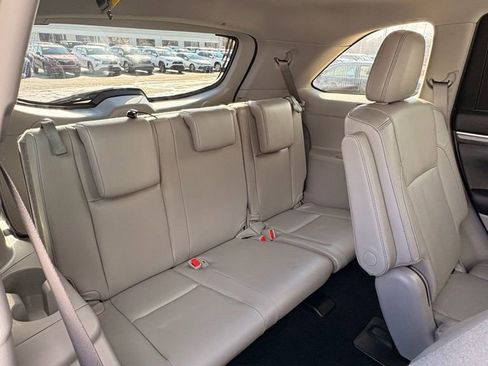 Used 2019 Toyota Highlander Limited Platinum image 18