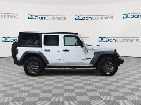 Used 2025 Jeep Wrangler Unlimited Sport AWD/4WD image 9
