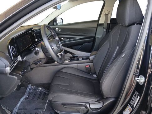 Used 2021 Hyundai Elantra SEL w/ Convenience Package FWD image 8