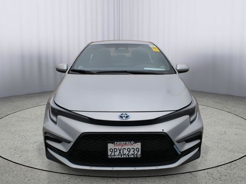 Used 2025 Toyota Corolla SE AWD/4WD image 2