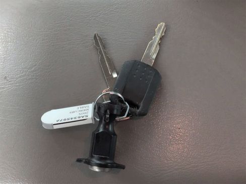 Used 2005 Mercury Sable LS image 32