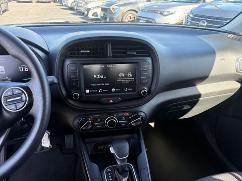 Used 2025 Kia Soul LX w/ LX Technology Package FWD image 17
