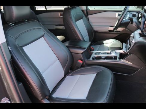 Certified 2024 Ford Explorer XLT w/ Equipment Group 202A RWD image 6