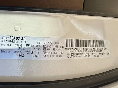 Used 2020 Chrysler Pacifica Limited w/ Advanced Safetytec Group FWD image 10