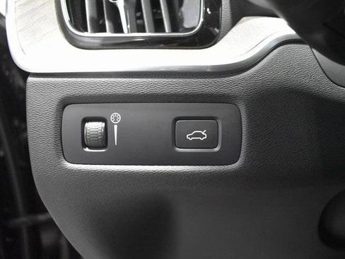 Used 2022 Volvo XC60 B5 Inscription w/ Climate Package image 20