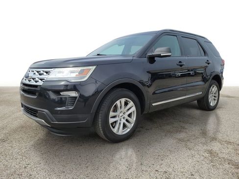 Used 2019 Ford Explorer XLT AWD/4WD image 2